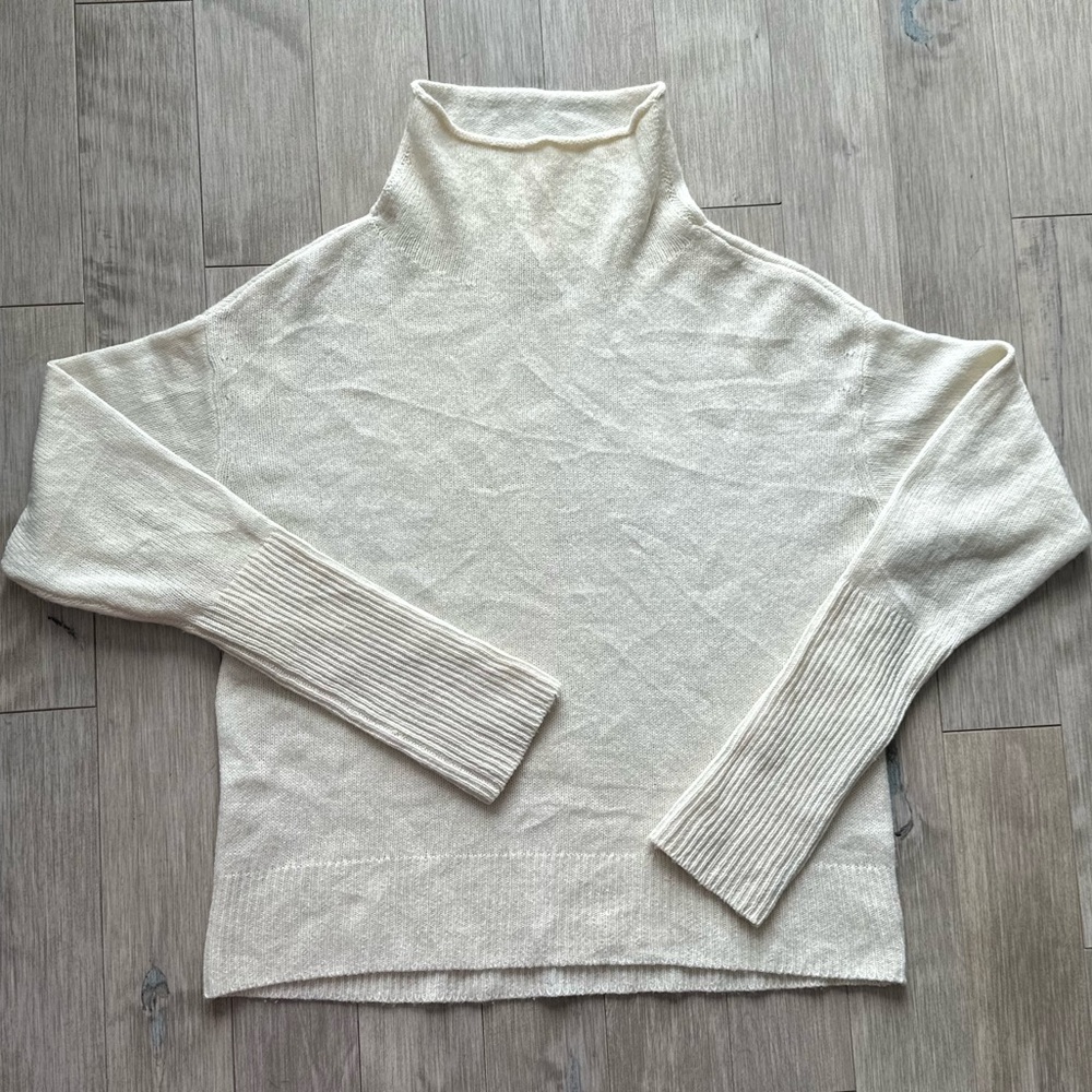 Aritzia Wilfred 100% Cashmere Cream Cyprie‎ Sweater XS